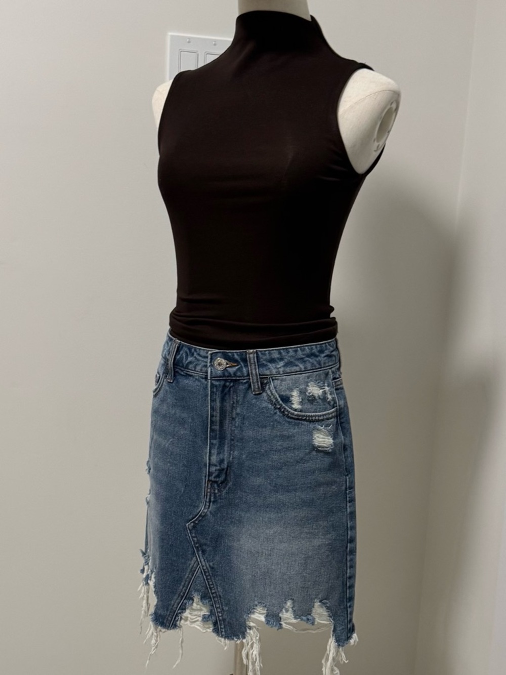 VERVET Distressed Denim Mini Skirt Medium Raw Hem Blue Jean Skirt - Picture 3 of 12